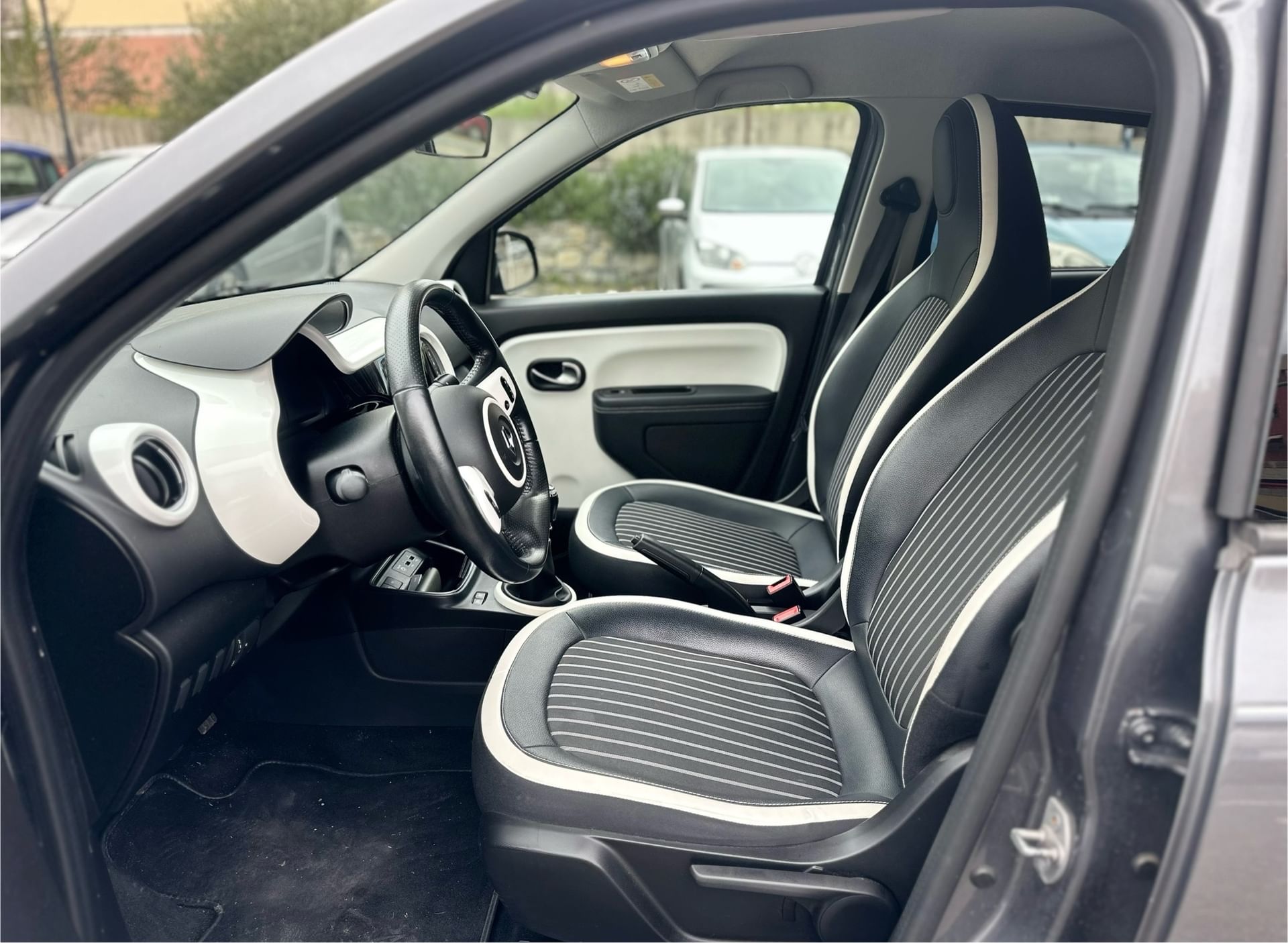 RENAULT TWINGO III – TCE 95 INTENS INTERNI IN PELLE + SCHERMO