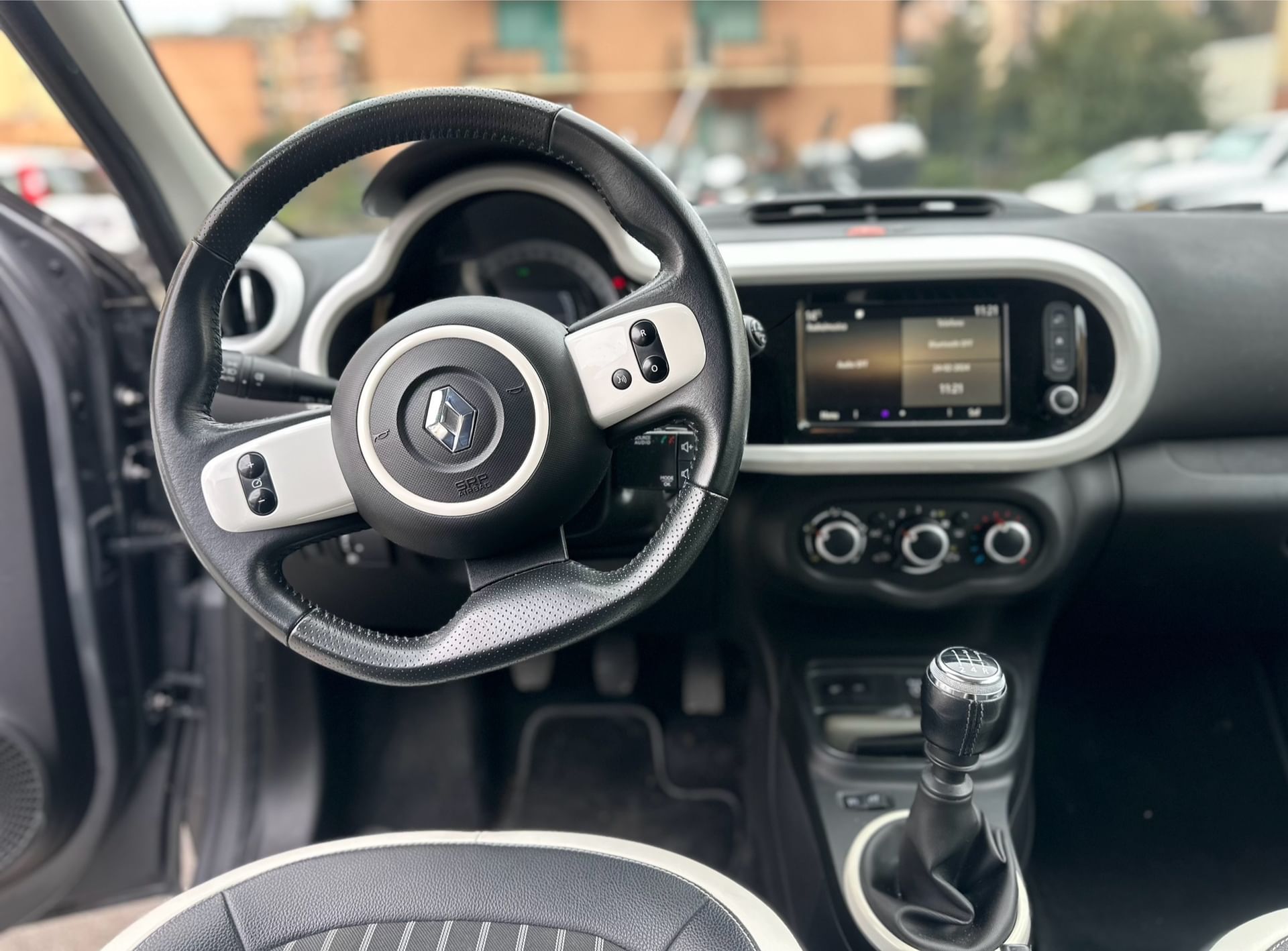 RENAULT TWINGO III – TCE 95 INTENS INTERNI IN PELLE + SCHERMO